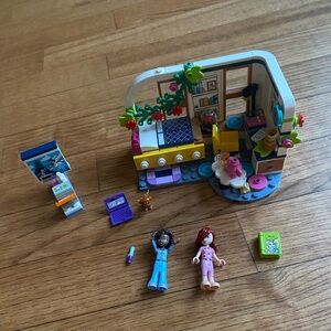 Lego Friends Lego set with White & Blue Accents and two figures Aliya & Paisley